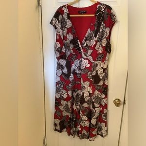 Jones New York dress size 22W. Brown, red, ivory.